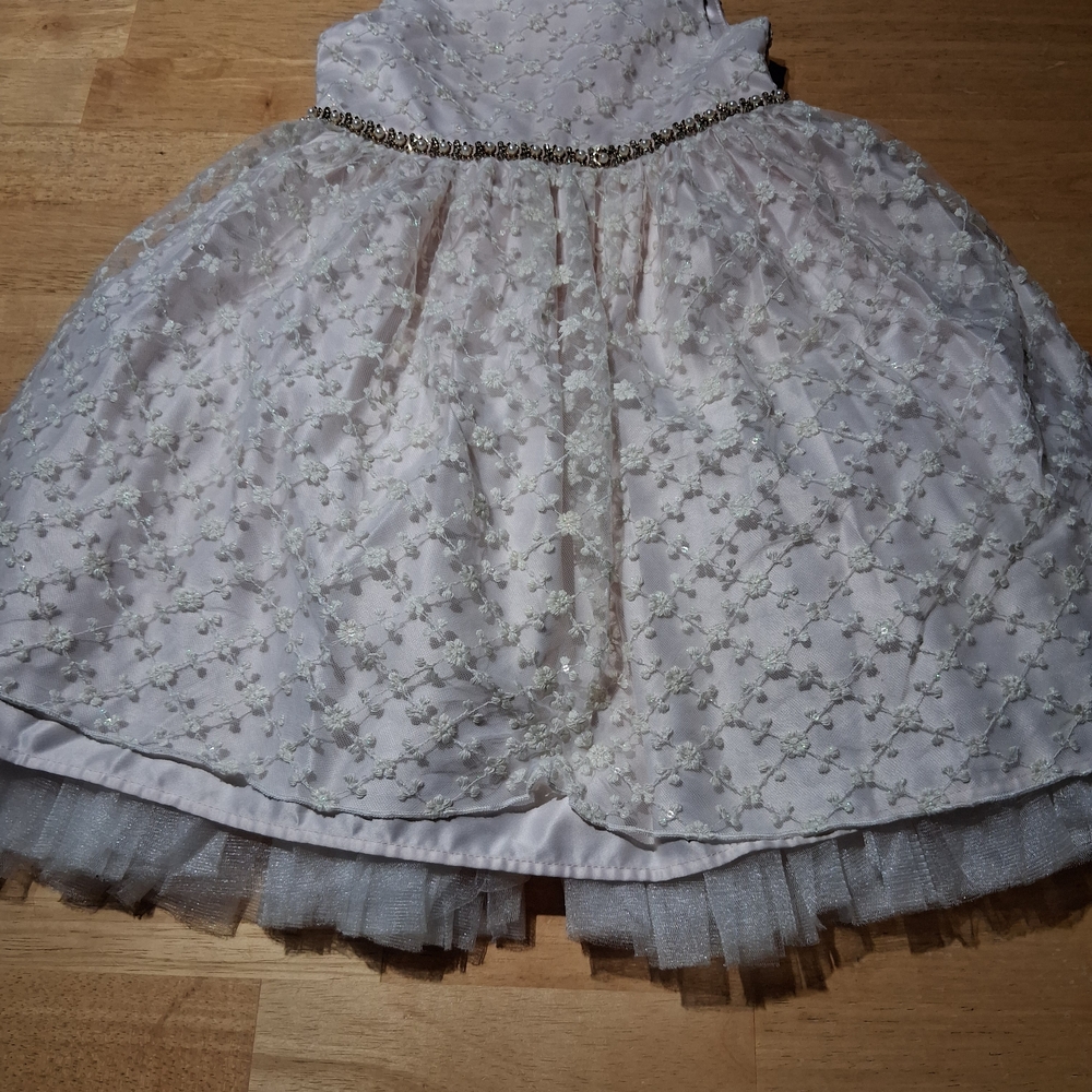 Elegant Pink White Lace Dress with Tulle Skirt